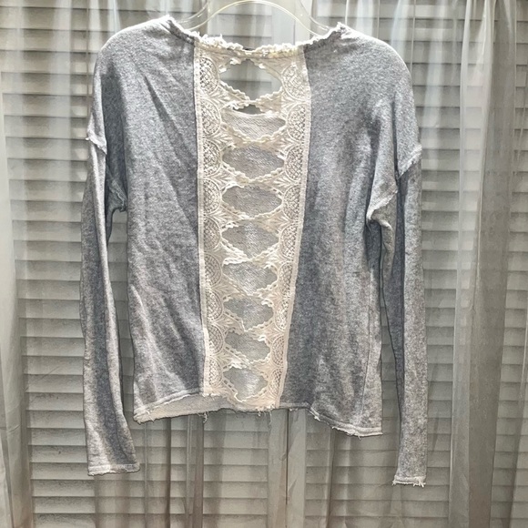 CHLOE K Women’s Long Sleeve Top with Open Lace Design in back. Sz XS. - Picture 2 of 3
